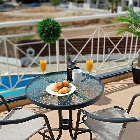 Kato Paphos Suites Екстер'єр фото