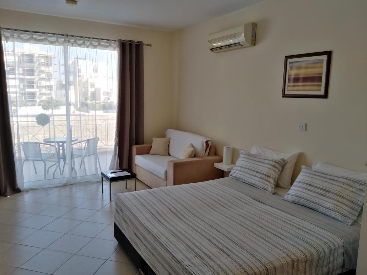 Kato Paphos Suites Екстер'єр фото