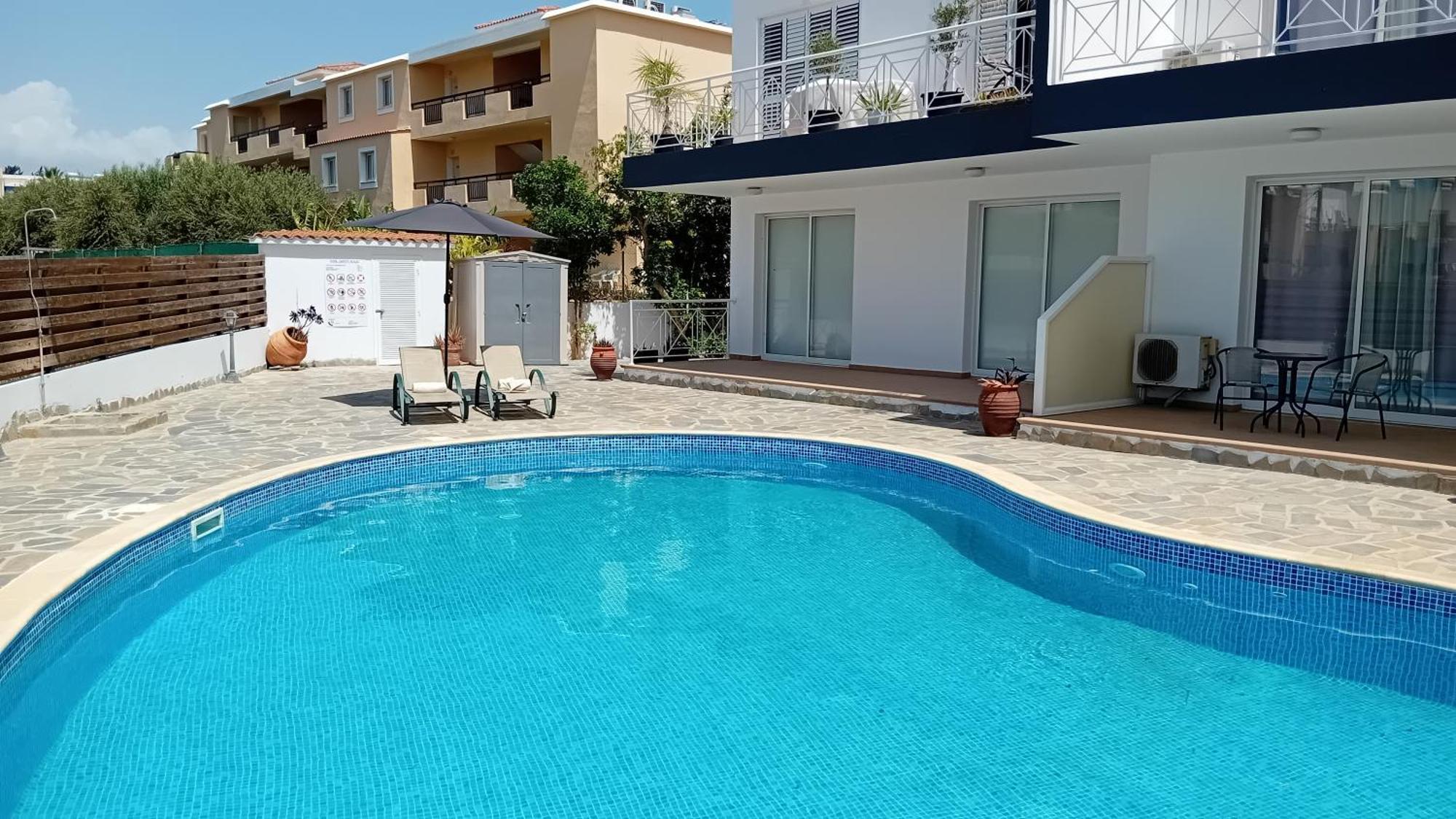 Kato Paphos Suites Екстер'єр фото