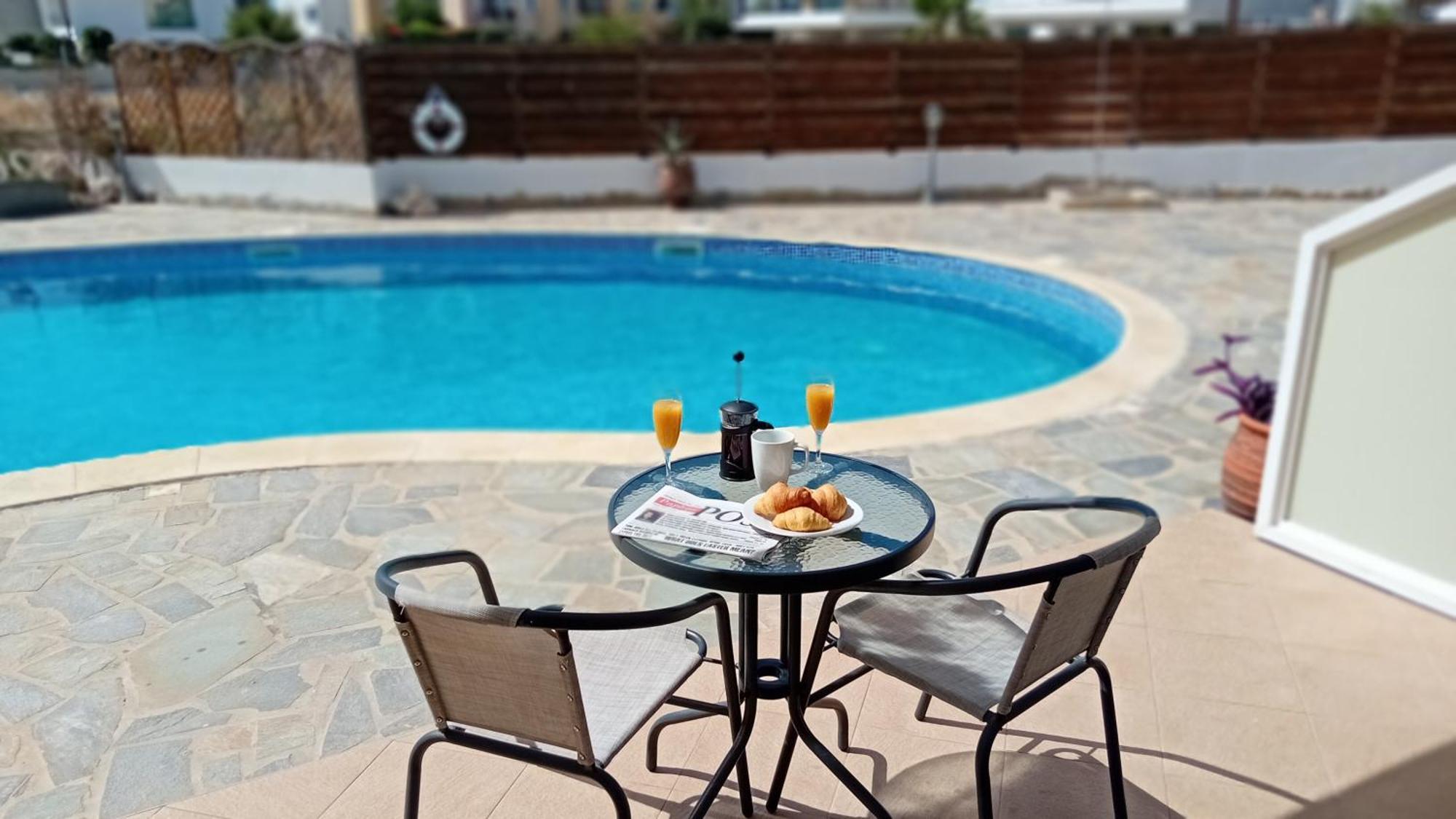 Kato Paphos Suites Екстер'єр фото