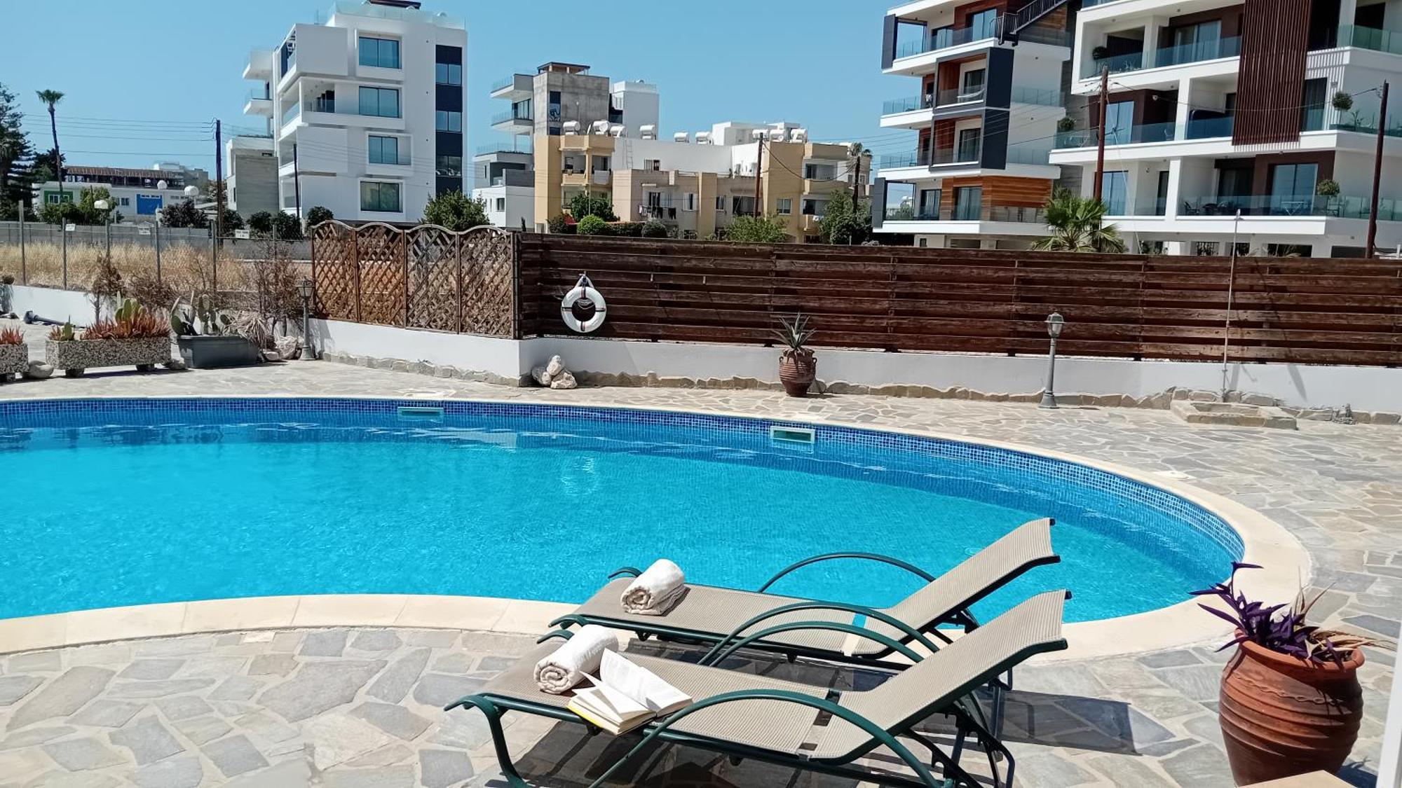 Kato Paphos Suites Екстер'єр фото